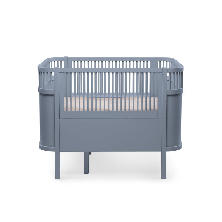 Forest Lake Blue Baby &amp; Jr Cot Bed fra Sebra