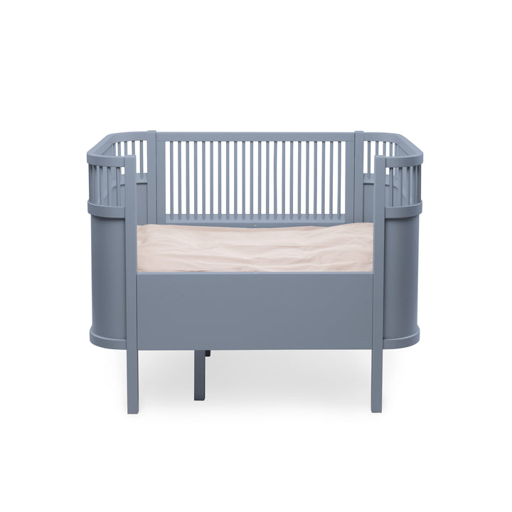 Forest Lake Blue Baby &amp; Jr Cot Bed fra Sebra