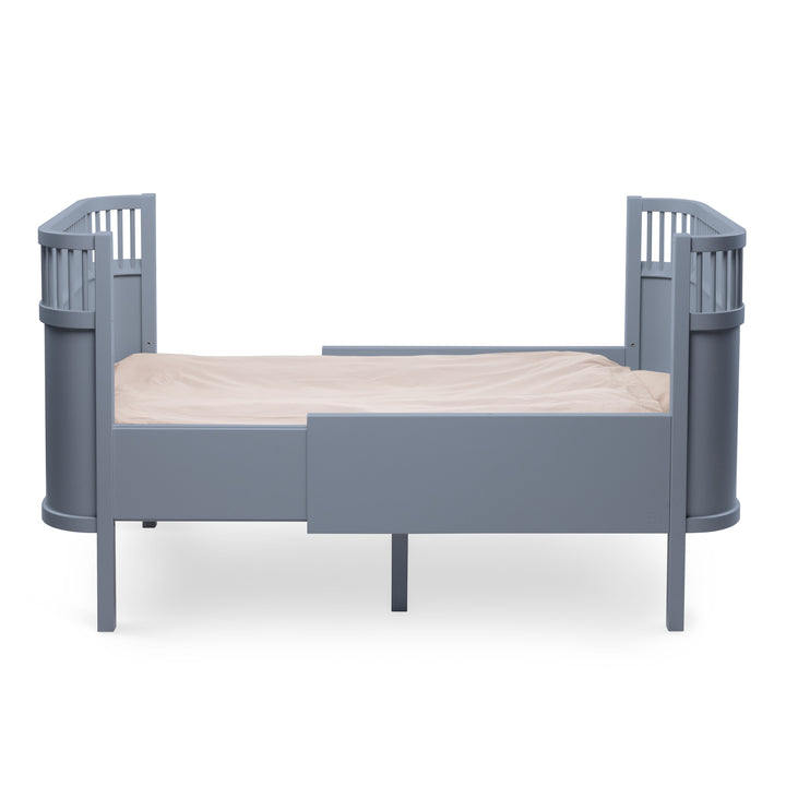 Forest Lake Blue Baby &amp; Jr Cot Bed fra Sebra