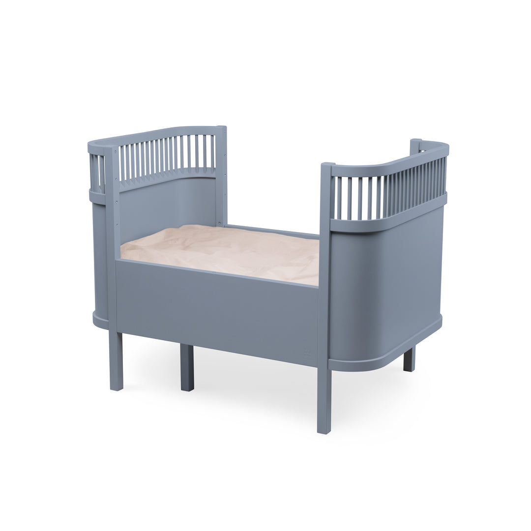 Forest Lake Blue Baby &amp; Jr Cot Bed fra Sebra