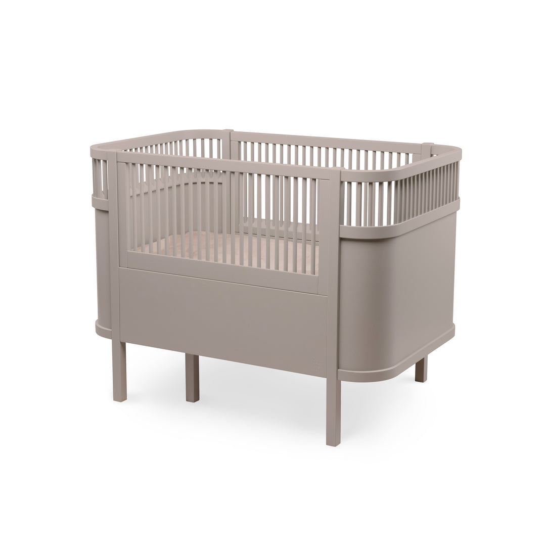 Jetty Beige baby- og juniorseng fra Sebra