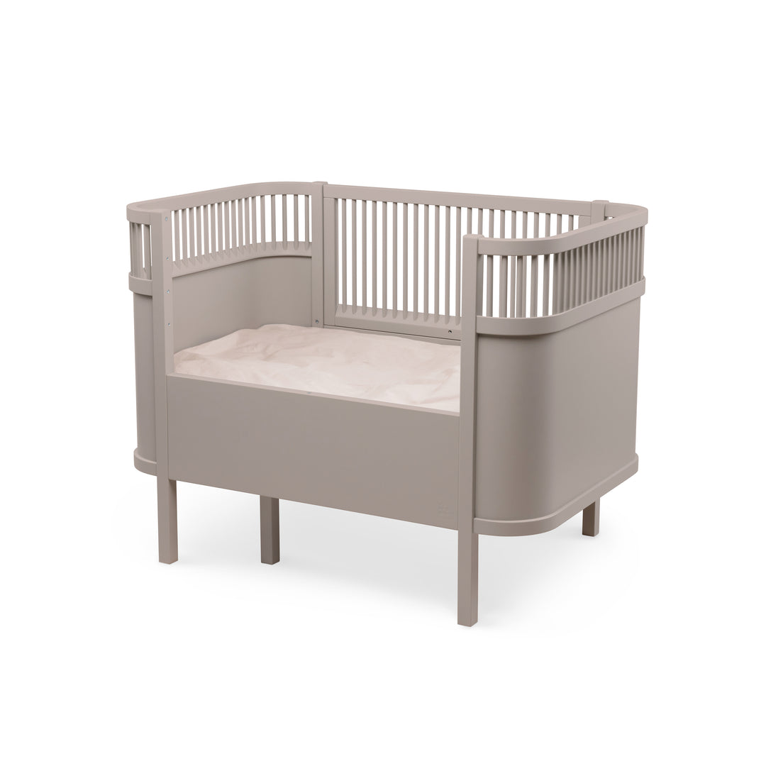 Jetty Beige baby- og juniorseng fra Sebra