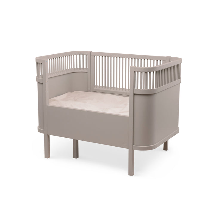 Jetty Beige baby- og juniorseng fra Sebra