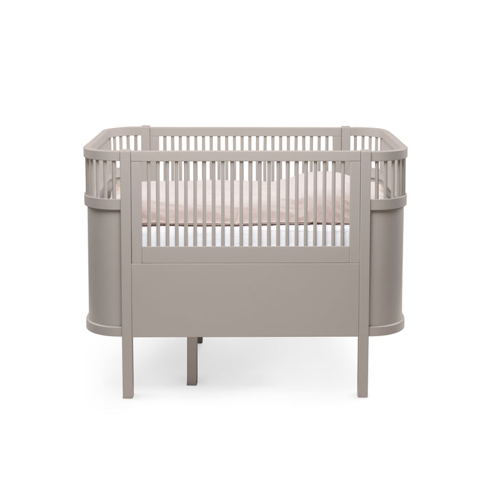 Jetty Beige baby- og juniorseng fra Sebra