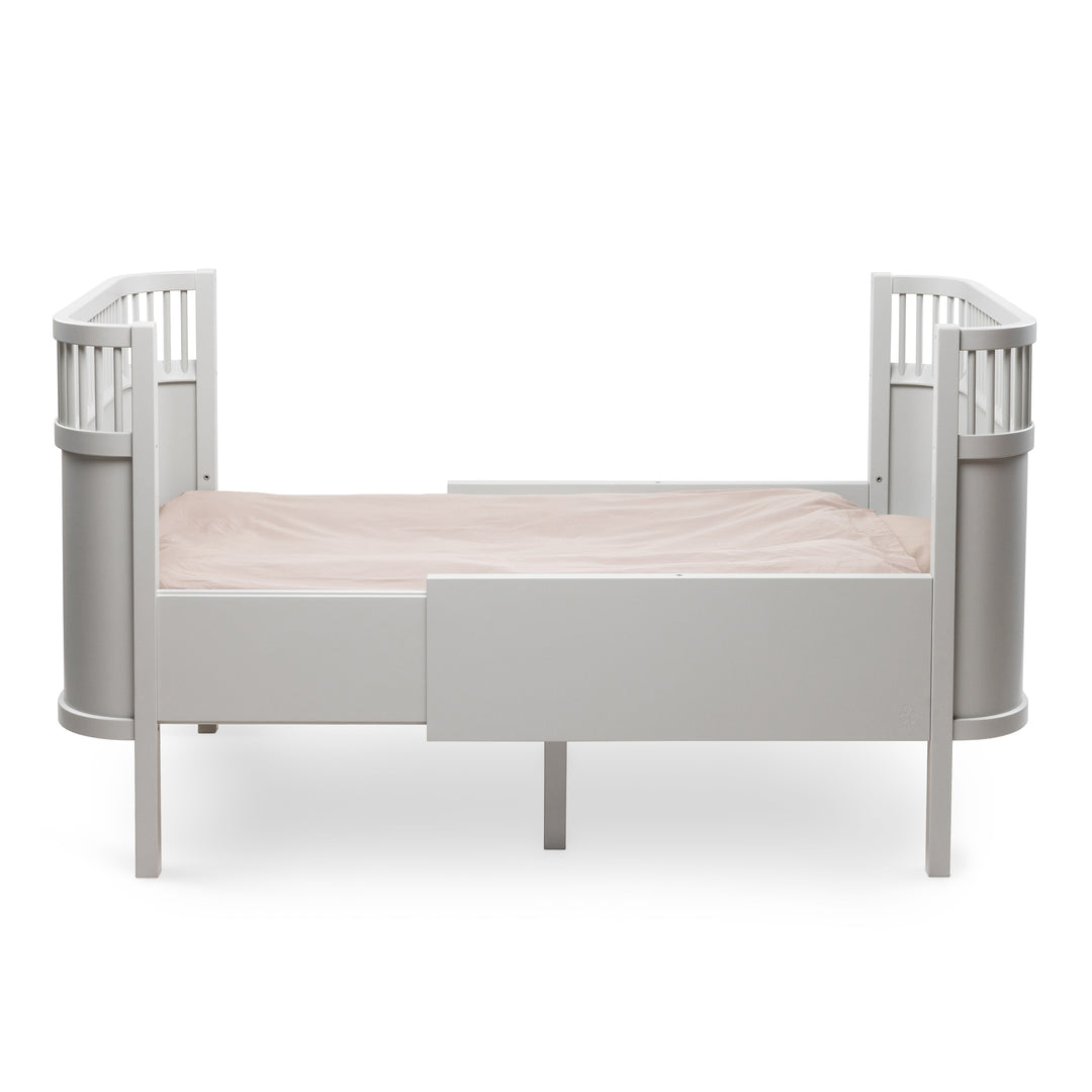 Hvid baby- og juniorseng fra Sebra