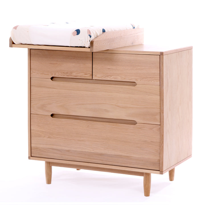 Pure Oakwood Kommode / Puslebord fra Nobodinoz