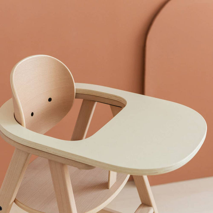 Voksende grønt højstolsbakkebord