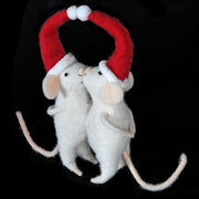 Paire de souris s'embrassant de Noël