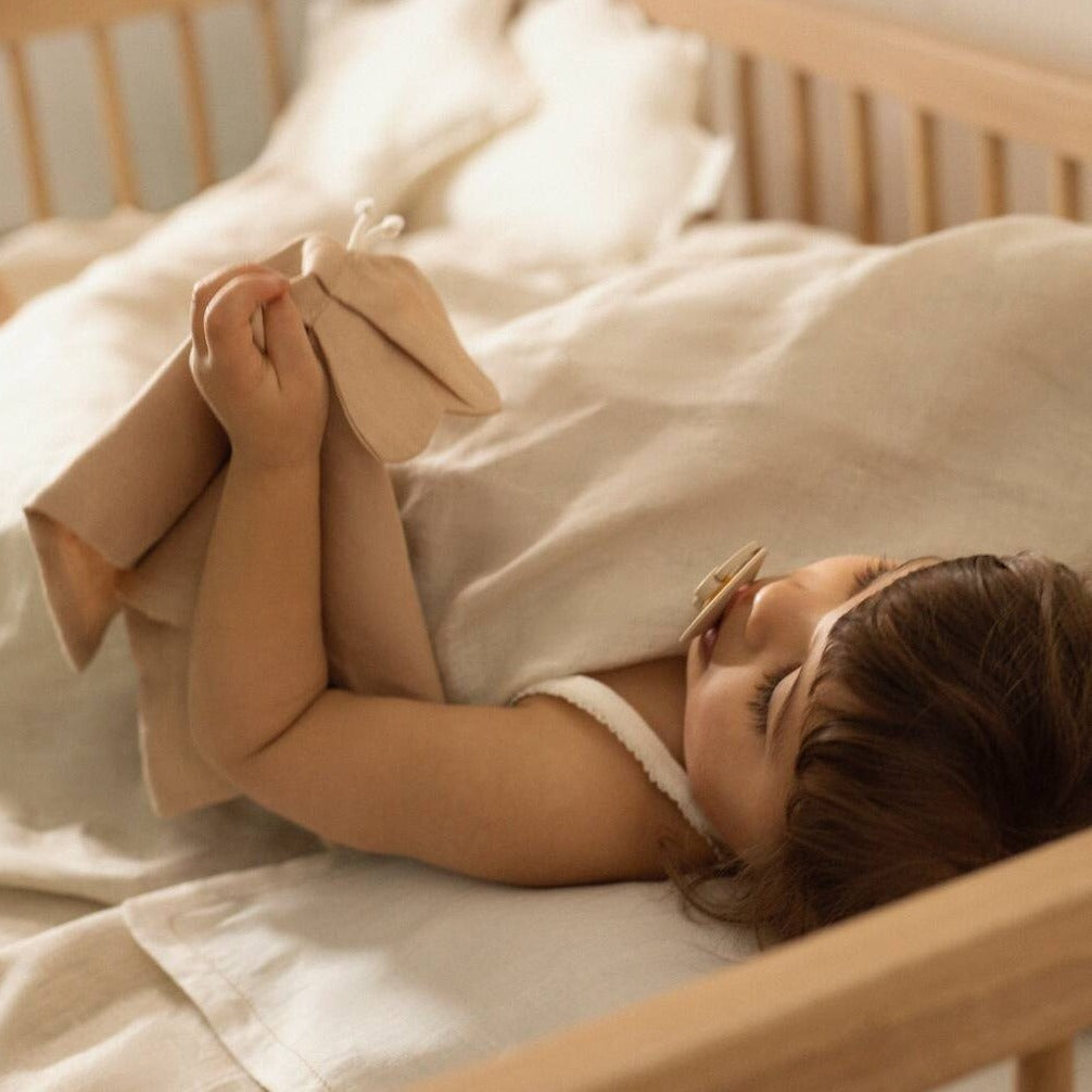 Lin Francais Butterfly Doudou in Sand af Nobodinoz