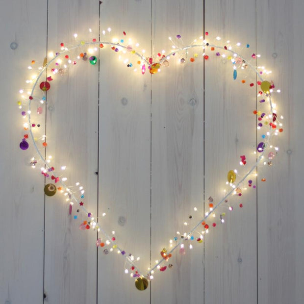 Coeur perlé folklorique LED