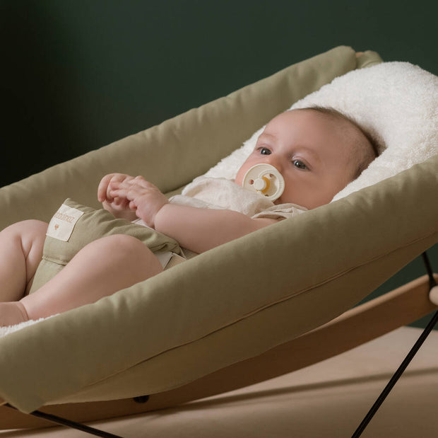 Coussin videur pour bébé en coton éponge vert Growing par Nobodinoz