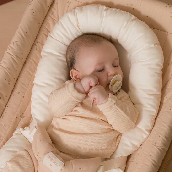 Growing Green Baby Bouncer Inderpude fra Nobodinoz