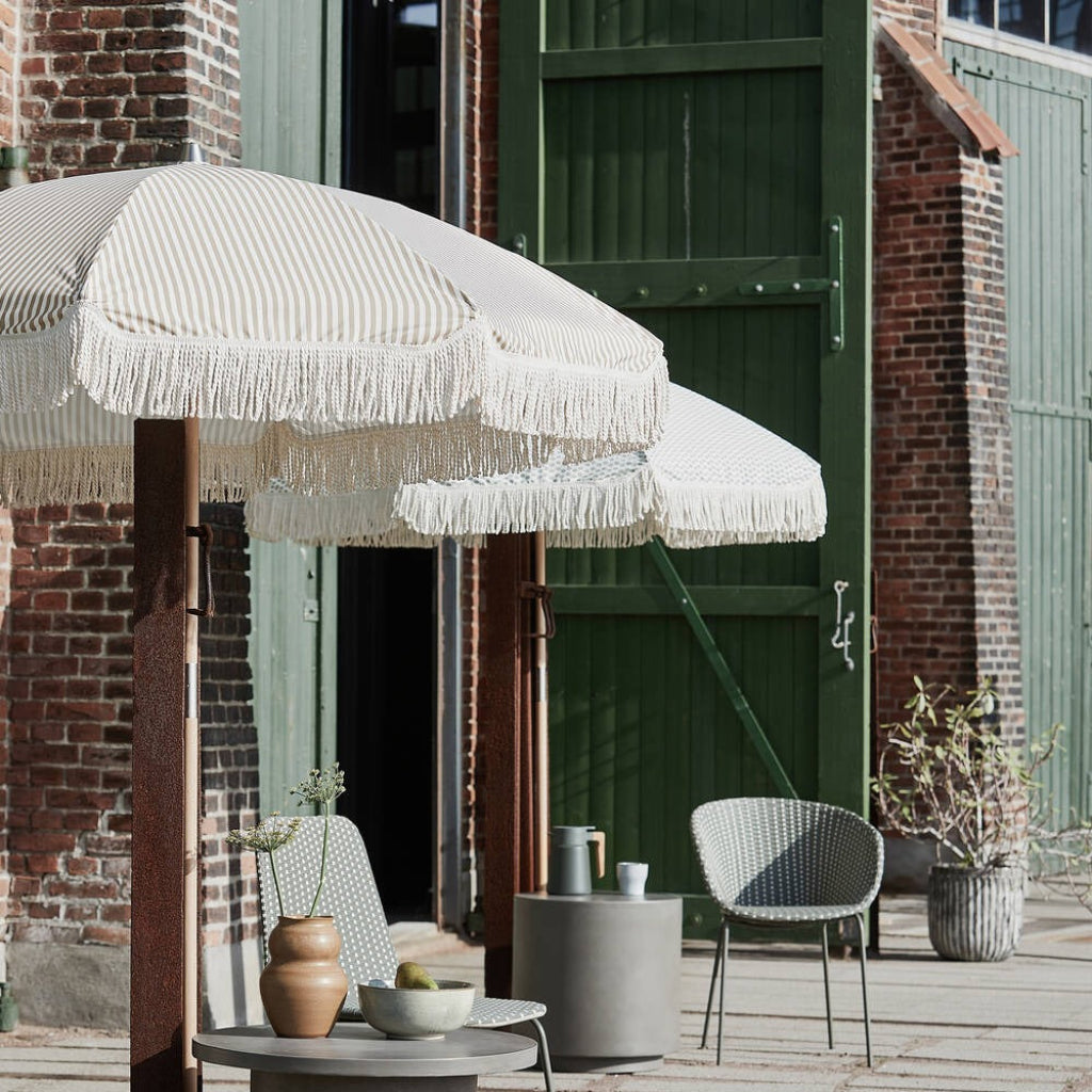 Sand nålestribet parasol - FORUDBESTILLING