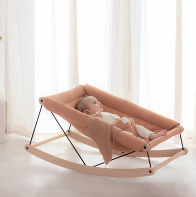 Growing Green Baby Bouncer med Sienna Brown Cover fra Nobodinoz