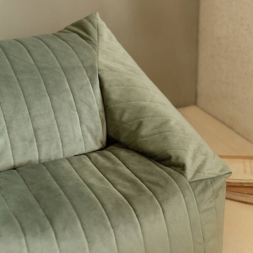 Chelsea lænestol sækkestol i olivengrøn fra Nobodinoz - FORUDBESTILLING