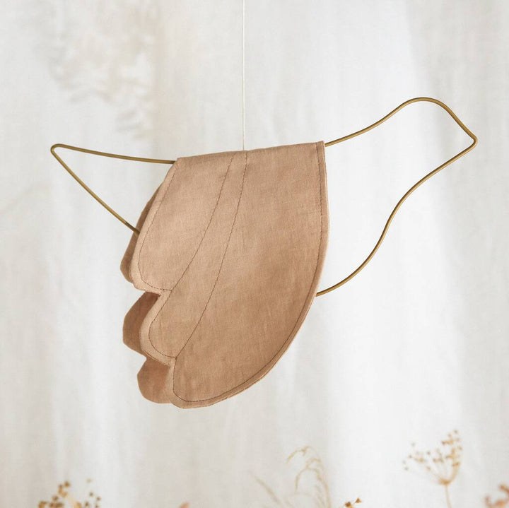 Lin Francais Bird Mobile in Sand af Nobodinoz