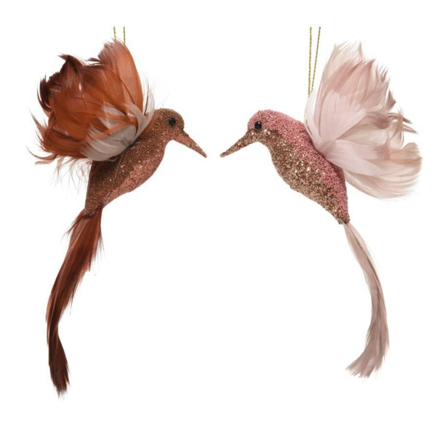 Par kolibridekorationer med perler