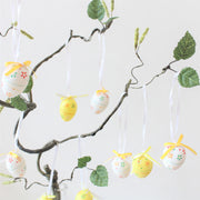 Ensemble de 12 petites décorations d’œufs floraux